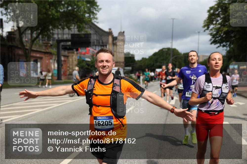 29.06.2025 - hella hamburg halbmarathon Yannick Fuchs http://msf.ph/oto/8178162 29.06.2025 10:42:25 20KM 1086, 1320, 1914, 2213, 2340, 2442, 2708, 3747, 4324, 4601, 5024, 5362, 5528, 5915, 6081, 6377, 6836, 7367, 8216, 8916, 8927, 9262, 9482, 9538, 9638, 11211, 11961, 12549, 12747, 13007, 13570, 13614, 13948, 14383, 14797, 14814, 15309, 15573, 15590, 15629, 15735, 15808, 16094, 16149, 16205, 16269, 16414, 16766, 18206, 18476, 18790, 18836, 18923, 18963, 19198 meine-sportfotos.de