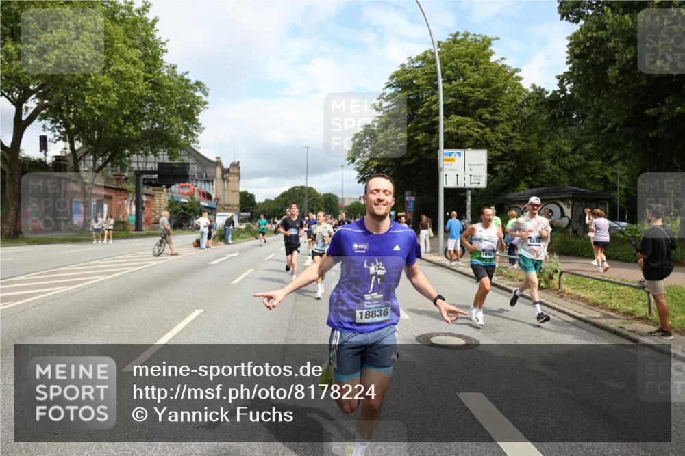29.06.2025 - hella hamburg halbmarathon Yannick Fuchs http://msf.ph/oto/8178224 29.06.2025 10:42:26 20KM 1086, 1320, 1914, 2213, 2340, 2442, 3747, 4324, 4601, 5024, 5362, 5528, 5915, 6081, 6377, 6836, 7367, 8216, 8916, 8927, 9262, 9482, 9538, 9638, 11211, 11961, 12549, 12747, 13007, 13570, 13614, 13948, 14383, 14797, 14814, 15309, 15573, 15590, 15629, 15735, 15808, 16094, 16149, 16205, 16269, 16414, 16766, 18206, 18476, 18790, 18836, 18923, 18963, 19198 meine-sportfotos.de
