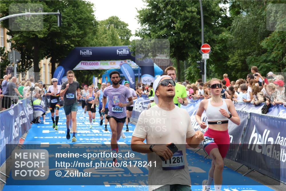 29.06.2025 - hella hamburg halbmarathon Zöllner http://msf.ph/oto/8178241 29.06.2025 10:38:50 Ziel 2296, 2719, 6684, 8450, 9264, 9540, 10218, 11055, 11281, 11282, 13755, 13800, 14093, 15372, 19004 meine-sportfotos.de