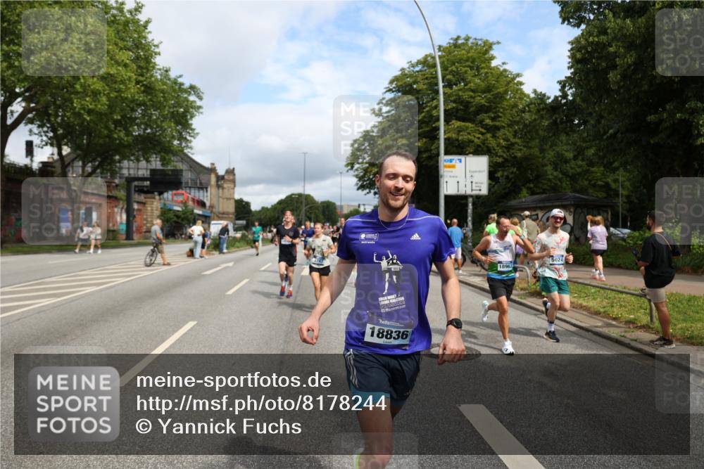 29.06.2025 - hella hamburg halbmarathon Yannick Fuchs http://msf.ph/oto/8178244 29.06.2025 10:42:26 20KM 1086, 1320, 1914, 2213, 2340, 2442, 3747, 4324, 4601, 5024, 5362, 5528, 5915, 6081, 6377, 6836, 7367, 8216, 8916, 8927, 9262, 9482, 9538, 9638, 11211, 11961, 12549, 12747, 13007, 13570, 13614, 13948, 14383, 14797, 14814, 15309, 15573, 15590, 15629, 15735, 15808, 16094, 16149, 16205, 16269, 16414, 16766, 18206, 18476, 18790, 18836, 18923, 18963, 19198 meine-sportfotos.de