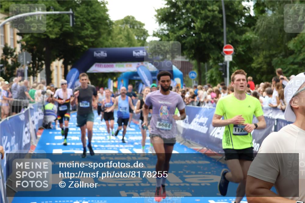 29.06.2025 - hella hamburg halbmarathon Zöllner http://msf.ph/oto/8178255 29.06.2025 10:38:51 Ziel 2296, 2719, 6684, 8450, 9264, 9540, 10218, 11055, 11281, 11282, 13755, 13800, 14093, 15372 meine-sportfotos.de