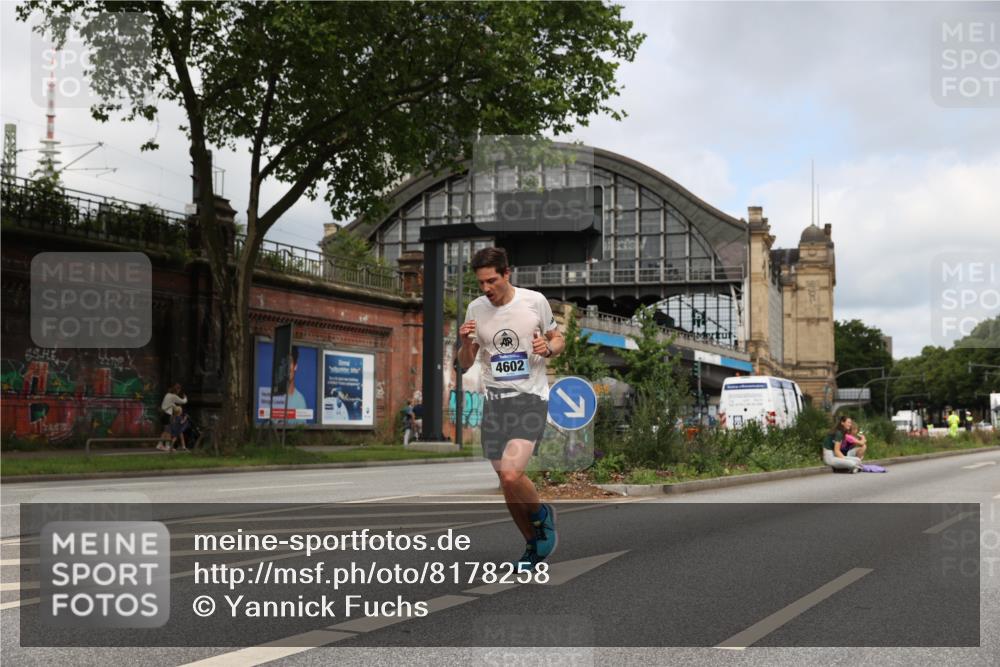 29.06.2025 - hella hamburg halbmarathon Yannick Fuchs http://msf.ph/oto/8178258 29.06.2025 10:28:17 20KM 1053, 1910, 1959, 2746, 2836, 4246, 4602, 5193, 6473, 7723, 8956, 14167, 14289, 14466, 14784, 14975, 15268, 15326, 15887, 16755, 16881, 16931, 17175, 17802, 18455, 18687, 18731, 18854 meine-sportfotos.de