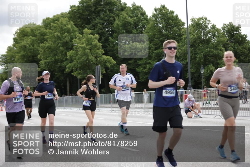 29.06.2025 - hella hamburg halbmarathon Jannik Wohlers http://msf.ph/oto/8178259 29.06.2025 11:09:01 Lombardsbrücke 2290, 3505, 3634, 4357, 4800, 4956, 4995, 5101, 5173, 5402, 5443, 5504, 6627, 7196, 7879, 7904, 8137, 8523, 10073, 10535, 10850, 10904, 11814, 11930, 12199, 12948, 16025, 16519, 19231 meine-sportfotos.de