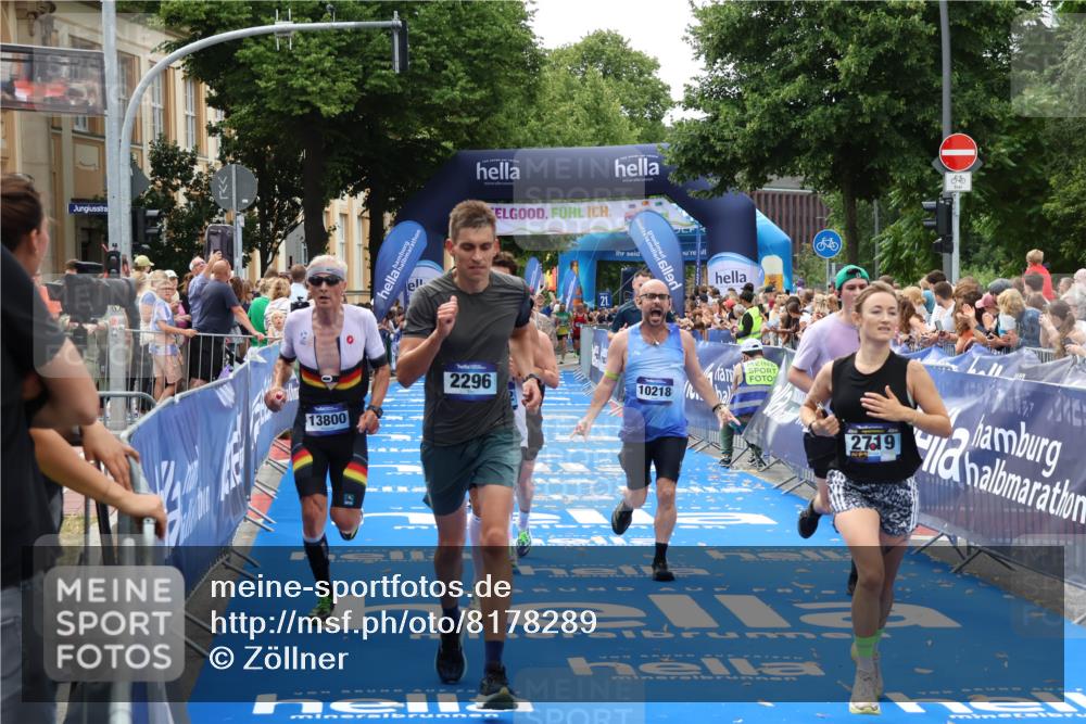 29.06.2025 - hella hamburg halbmarathon Zöllner http://msf.ph/oto/8178289 29.06.2025 10:38:53 Ziel 2296, 2719, 2980, 3783, 8958, 9264, 9540, 10218, 11055, 13755, 13800, 14093, 15257, 15372, 17722 meine-sportfotos.de