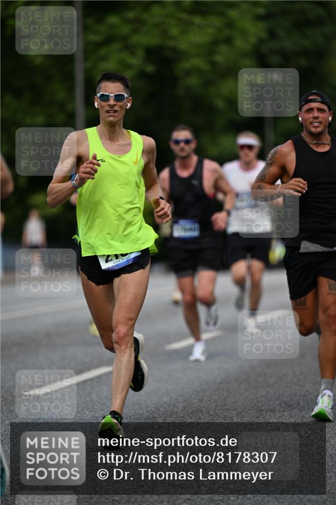 29.06.2025 - hella hamburg halbmarathon Dr. Thomas Lammeyer http://msf.ph/oto/8178307 29.06.2025 09:46:55 Kennedybrücke 2075, 2180, 2203, 2483, 3189, 3379, 6090, 8318, 8376, 9804, 10351 meine-sportfotos.de