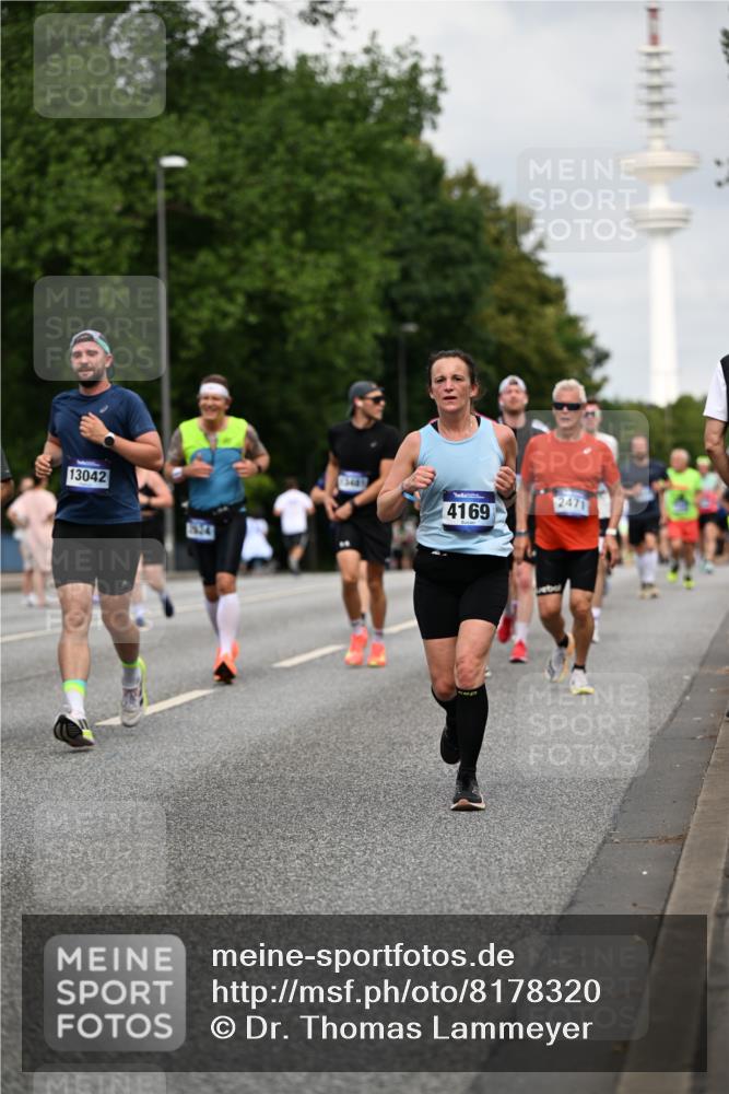 29.06.2025 - hella hamburg halbmarathon Dr. Thomas Lammeyer http://msf.ph/oto/8178320 29.06.2025 10:10:16 Kennedybrücke 1229, 1830, 1842, 2471, 2624, 3062, 4169, 4542, 5431, 6014, 7741, 8049, 8290, 8744, 8894, 8909, 9477, 9917, 10214, 10781 meine-sportfotos.de