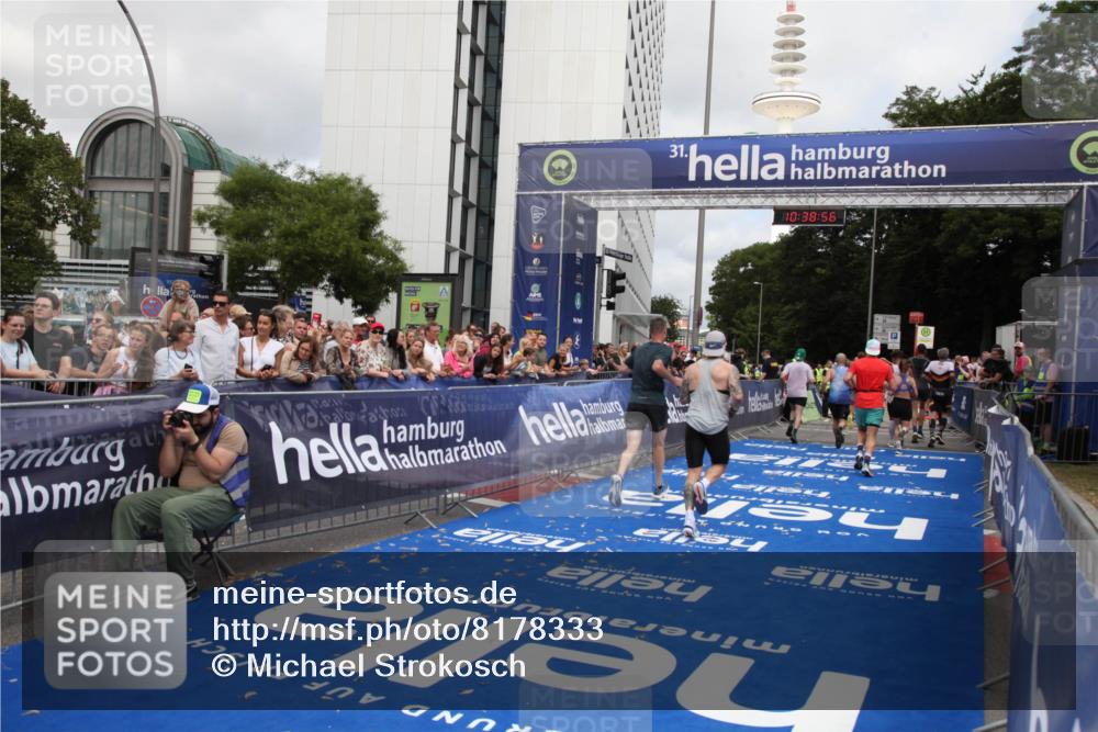 29.06.2025 - hella hamburg halbmarathon Michael Strokosch http://msf.ph/oto/8178333 29.06.2025 10:38:55 Ziel 2296, 2719, 2980, 3783, 8958, 9264, 9540, 10218, 11055, 13755, 13800, 14093, 15257, 15372, 17722 meine-sportfotos.de