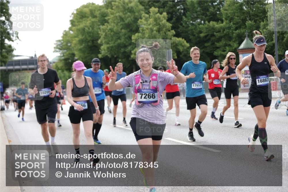 29.06.2025 - hella hamburg halbmarathon Jannik Wohlers http://msf.ph/oto/8178345 29.06.2025 10:22:35 Lombardsbrücke 1029, 1853, 2766, 3029, 3034, 4190, 4266, 5629, 6578, 6784, 6785, 6849, 7266, 7891, 9133, 9913, 10205, 12025, 12190, 12265, 13560, 13921, 14041, 14525, 15469, 16565, 16566, 16618, 16801, 16863, 17657 meine-sportfotos.de