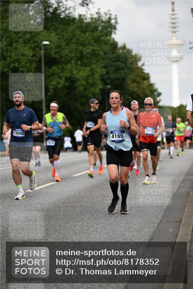 29.06.2025 - hella hamburg halbmarathon Dr. Thomas Lammeyer http://msf.ph/oto/8178352 29.06.2025 10:10:16 Kennedybrücke 1229, 1830, 1842, 2471, 2624, 3062, 4169, 4542, 5431, 6014, 7741, 8049, 8290, 8744, 8894, 8909, 9477, 9917, 10214, 10781 meine-sportfotos.de