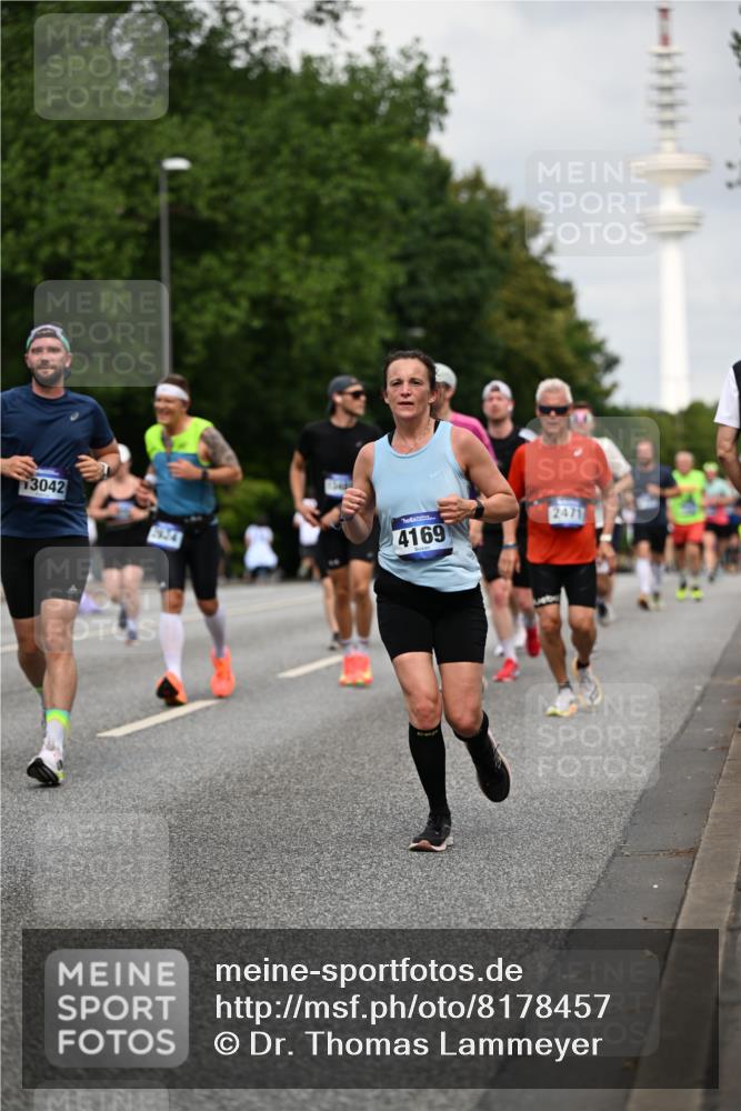29.06.2025 - hella hamburg halbmarathon Dr. Thomas Lammeyer http://msf.ph/oto/8178457 29.06.2025 10:10:16 Kennedybrücke 1229, 1830, 1842, 2471, 2624, 3062, 4169, 4542, 5431, 6014, 7741, 8049, 8290, 8744, 8894, 8909, 9477, 9917, 10214, 10781 meine-sportfotos.de