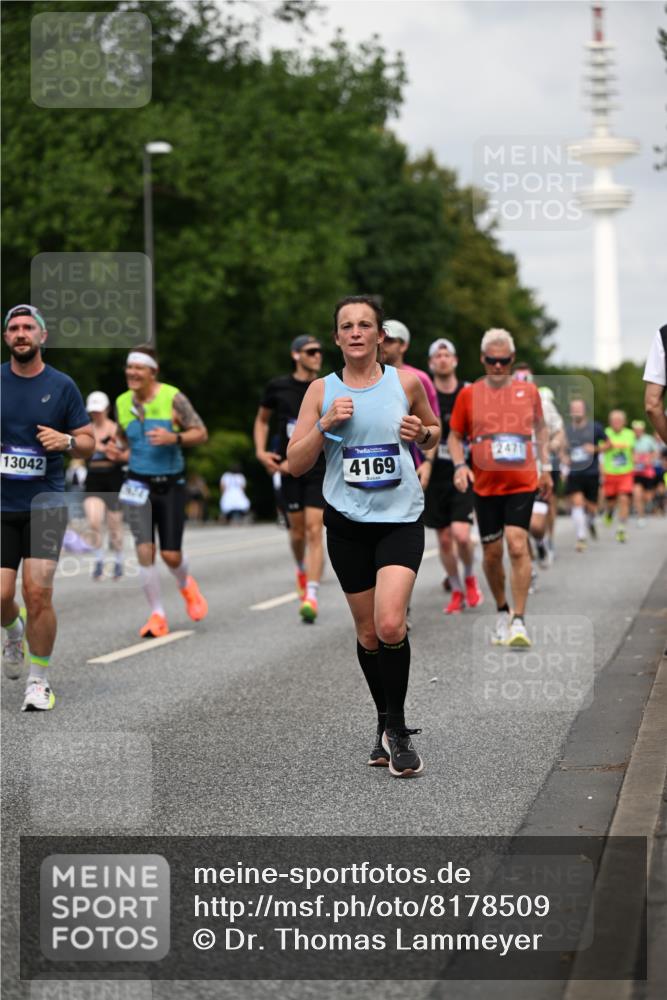 29.06.2025 - hella hamburg halbmarathon Dr. Thomas Lammeyer http://msf.ph/oto/8178509 29.06.2025 10:10:16 Kennedybrücke 1229, 1830, 1842, 2471, 2624, 3062, 4169, 4542, 5431, 6014, 7741, 8049, 8290, 8744, 8894, 8909, 9477, 9917, 10214, 10781 meine-sportfotos.de