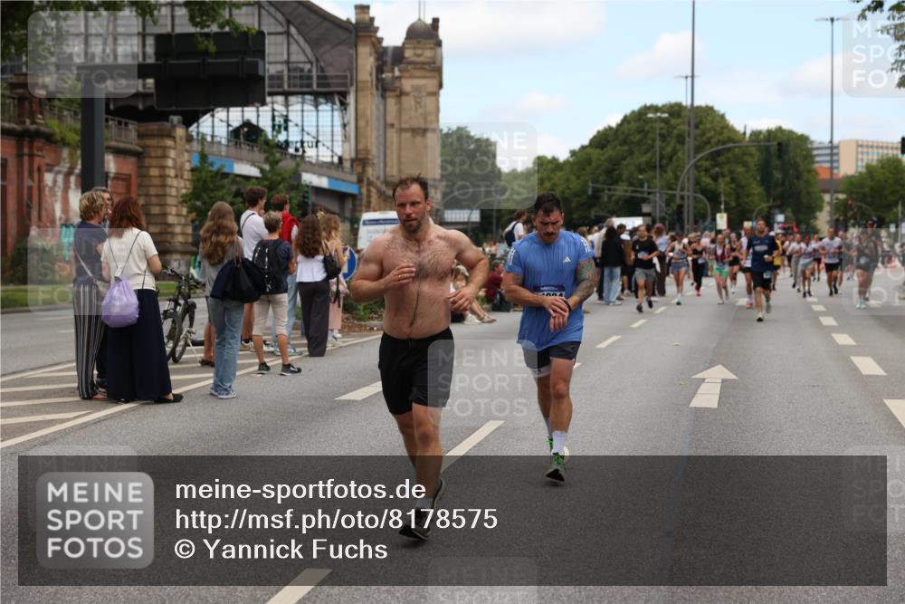 29.06.2025 - hella hamburg halbmarathon Yannick Fuchs http://msf.ph/oto/8178575 29.06.2025 11:20:29 20KM 1444, 2249, 2305, 2414, 2479, 3185, 3768, 4194, 4350, 4819, 5061, 5122, 5767, 5814, 6347, 7351, 7375, 8115, 8297, 9141, 9716, 10039, 11247, 11610, 12537, 13820, 14008, 14155, 14726, 14894, 15102, 16107, 16171, 16240, 16662, 16676, 17068, 17148, 17529, 17853, 18070, 18071, 18322, 18385, 18507 meine-sportfotos.de
