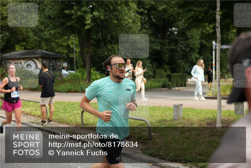 29.06.2025 - hella hamburg halbmarathon Yannick Fuchs http://msf.ph/oto/8178634 29.06.2025 10:42:33 20KM 1086, 1320, 1537, 1884, 1914, 2442, 3213, 3747, 4324, 4711, 5024, 5362, 5915, 6081, 6377, 6923, 7367, 8216, 8916, 9262, 9482, 9538, 9638, 10000, 11211, 11467, 12149, 12549, 12747, 12840, 13570, 13614, 14797, 14814, 15309, 15573, 15590, 15629, 15735, 15808, 16094, 16149, 16269, 16414, 16766, 17007, 17127, 18206, 18251, 18476, 18790, 18836, 18923, 18963, 19198 meine-sportfotos.de