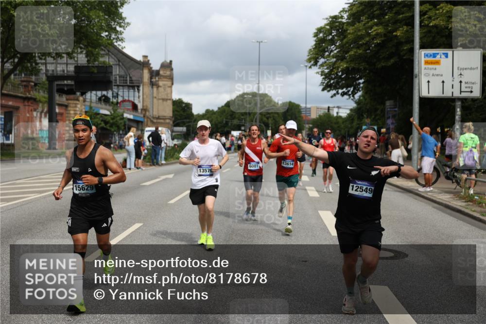 29.06.2025 - hella hamburg halbmarathon Yannick Fuchs http://msf.ph/oto/8178678 29.06.2025 10:42:34 20KM 1086, 1320, 1537, 1884, 1914, 2442, 3213, 3747, 4324, 4711, 5362, 6081, 6377, 6923, 7367, 8216, 8916, 9482, 9538, 9638, 10000, 11211, 11467, 12149, 12549, 12747, 12840, 13570, 13614, 14797, 14814, 14990, 15309, 15573, 15590, 15629, 15735, 15917, 16094, 16149, 16269, 16414, 16766, 17007, 17127, 18206, 18251, 18476, 18790, 18836, 18923, 19198 meine-sportfotos.de