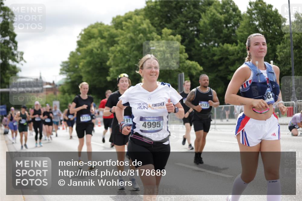 29.06.2025 - hella hamburg halbmarathon Jannik Wohlers http://msf.ph/oto/8178689 29.06.2025 11:09:07 Lombardsbrücke 1605, 2290, 2897, 3017, 4956, 4995, 5101, 5173, 5402, 5443, 7879, 8018, 8137, 8523, 10850, 11712, 11814, 12109, 12199, 12948, 16025, 16519, 16914 meine-sportfotos.de
