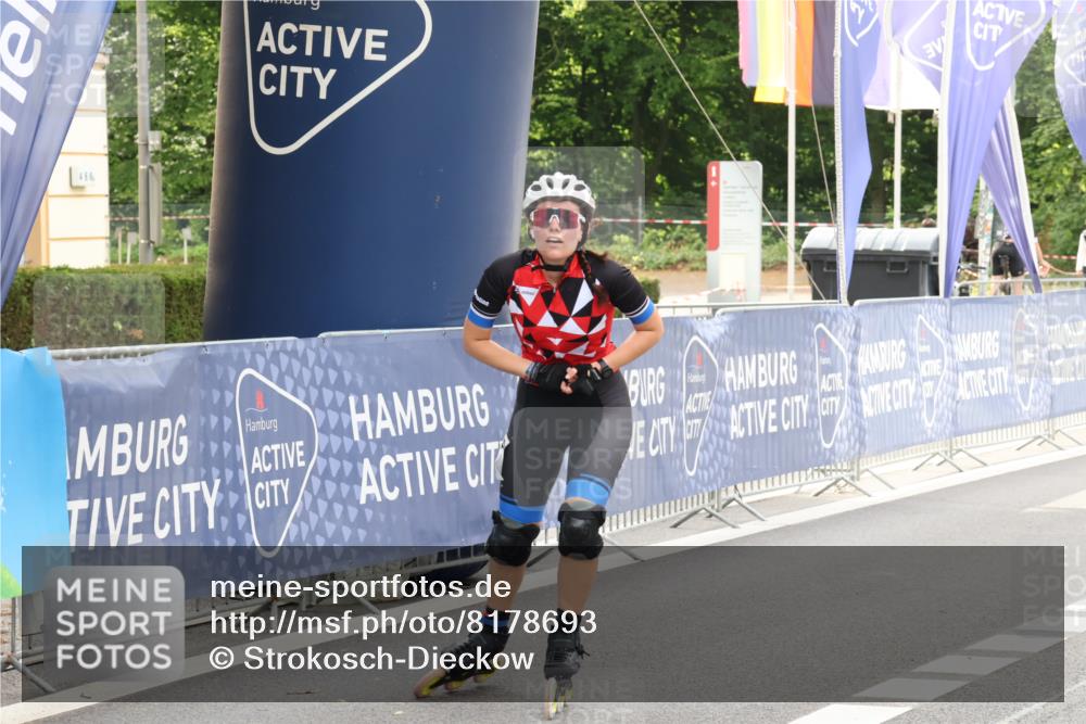 29.06.2025 - hella hamburg halbmarathon Strokosch-Dieckow http://msf.ph/oto/8178693 29.06.2025 09:20:27 Ziel 20411, 20417, 20434 meine-sportfotos.de