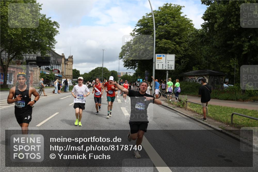 29.06.2025 - hella hamburg halbmarathon Yannick Fuchs http://msf.ph/oto/8178740 29.06.2025 10:42:34 20KM 1086, 1320, 1537, 1884, 1914, 2442, 3213, 3747, 4324, 4711, 5362, 6081, 6377, 6923, 7367, 8216, 8916, 9482, 9538, 9638, 10000, 11211, 11467, 12149, 12549, 12747, 12840, 13570, 13614, 14797, 14814, 14990, 15309, 15573, 15590, 15629, 15735, 15917, 16094, 16149, 16269, 16414, 16766, 17007, 17127, 18206, 18251, 18476, 18790, 18836, 18923, 19198 meine-sportfotos.de