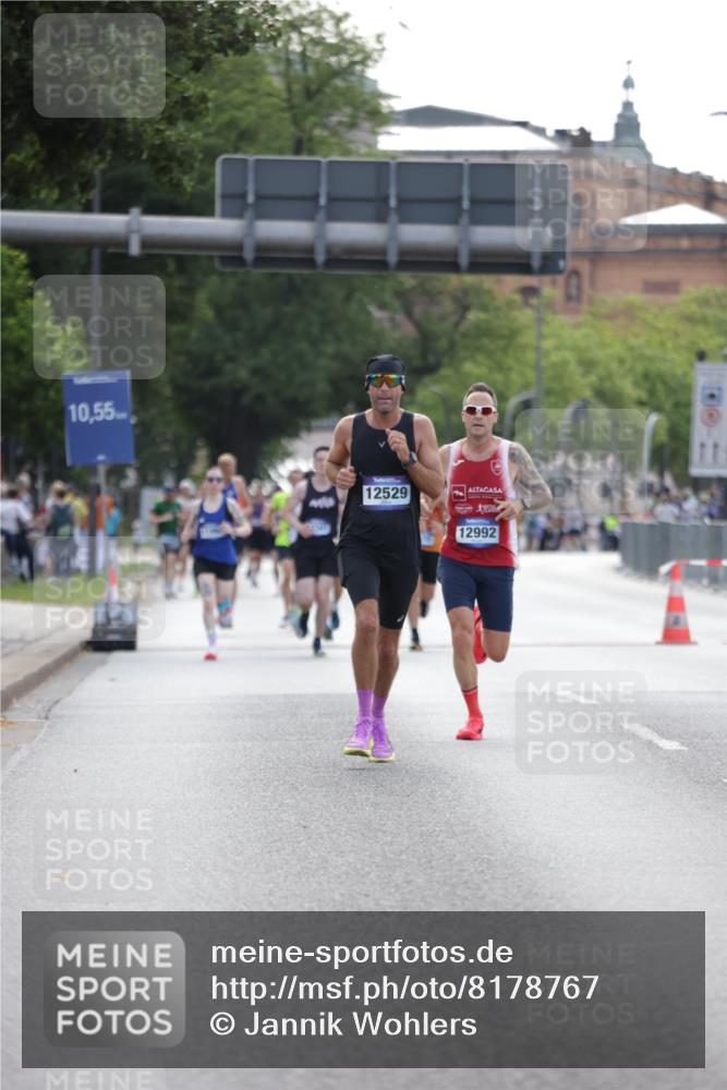 29.06.2025 - hella hamburg halbmarathon Jannik Wohlers http://msf.ph/oto/8178767 29.06.2025 09:42:27 Lombardsbrücke 5612, 7331, 7855, 9269, 11078, 11228, 12360, 12529, 12992, 13346, 13872, 13913, 14753, 14836, 17614, 18740, 19041, 19042, 19050, 19076, 19078 meine-sportfotos.de