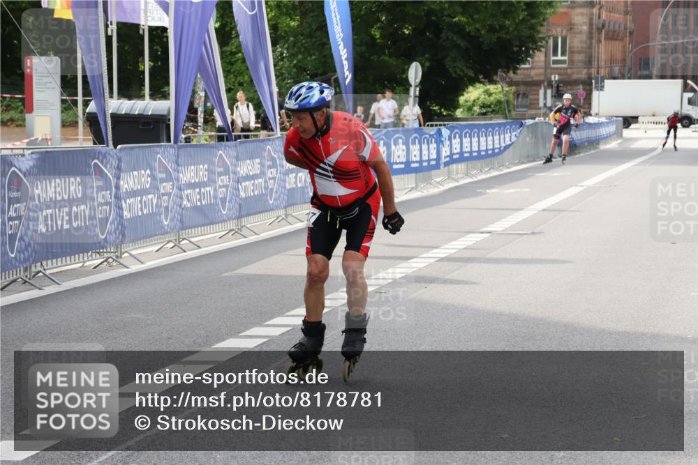 29.06.2025 - hella hamburg halbmarathon Strokosch-Dieckow http://msf.ph/oto/8178781 29.06.2025 09:20:29 Ziel 20411, 20417, 20434 meine-sportfotos.de