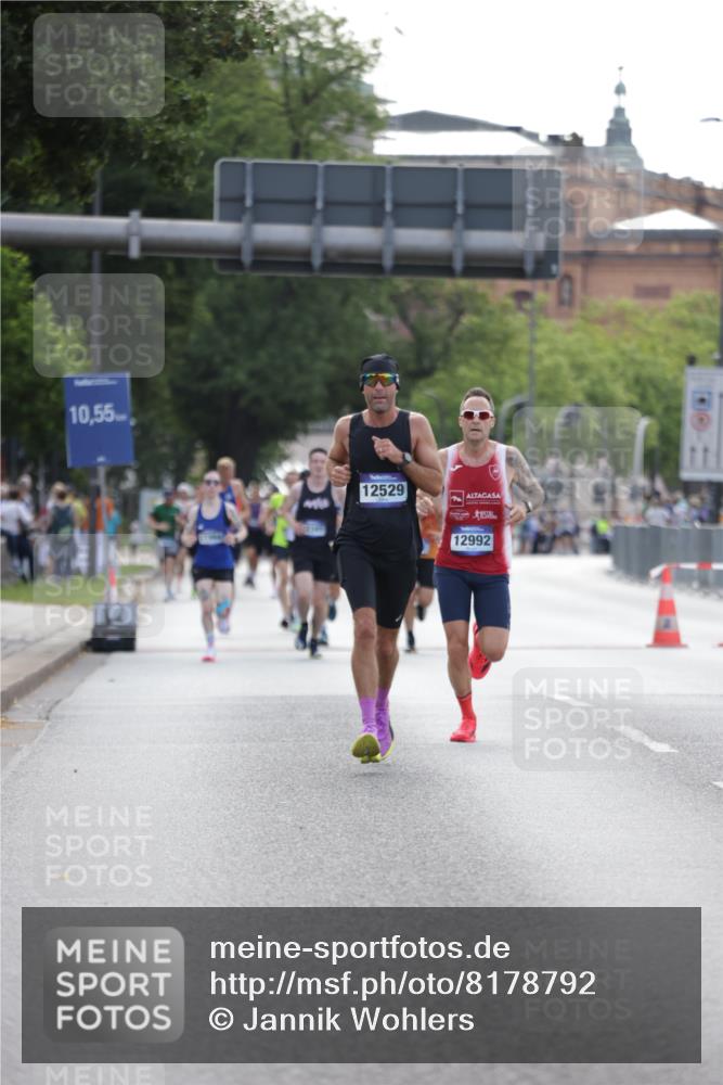 29.06.2025 - hella hamburg halbmarathon Jannik Wohlers http://msf.ph/oto/8178792 29.06.2025 09:42:28 Lombardsbrücke 5612, 7331, 7855, 9269, 11078, 11228, 12360, 12529, 12992, 13346, 14753, 14836, 17614, 18740, 19041, 19042, 19050, 19076, 19078 meine-sportfotos.de