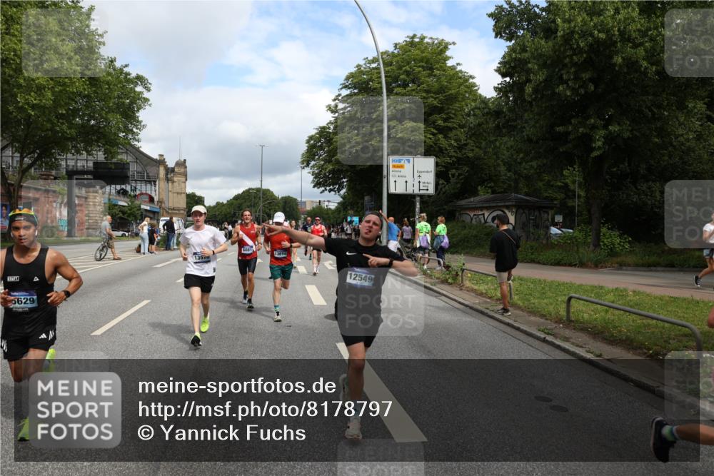 29.06.2025 - hella hamburg halbmarathon Yannick Fuchs http://msf.ph/oto/8178797 29.06.2025 10:42:34 20KM 1086, 1320, 1537, 1884, 1914, 2442, 3213, 3747, 4324, 4711, 5362, 6081, 6377, 6923, 7367, 8216, 8916, 9482, 9538, 9638, 10000, 11211, 11467, 12149, 12549, 12747, 12840, 13570, 13614, 14797, 14814, 14990, 15309, 15573, 15590, 15629, 15735, 15917, 16094, 16149, 16269, 16414, 16766, 17007, 17127, 18206, 18251, 18476, 18790, 18836, 18923, 19198 meine-sportfotos.de