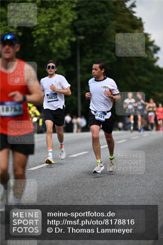 29.06.2025 - hella hamburg halbmarathon Dr. Thomas Lammeyer http://msf.ph/oto/8178816 29.06.2025 09:46:59 Kennedybrücke 1953, 2075, 2180, 2203, 2483, 3189, 3379, 8318, 8376, 9804, 10351 meine-sportfotos.de