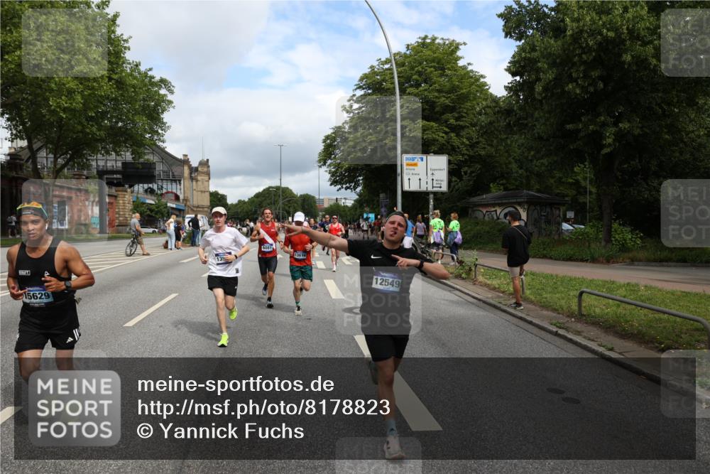 29.06.2025 - hella hamburg halbmarathon Yannick Fuchs http://msf.ph/oto/8178823 29.06.2025 10:42:34 20KM 1086, 1320, 1537, 1884, 1914, 2442, 3213, 3747, 4324, 4711, 5362, 6081, 6377, 6923, 7367, 8216, 8916, 9482, 9538, 9638, 10000, 11211, 11467, 12149, 12549, 12747, 12840, 13570, 13614, 14797, 14814, 14990, 15309, 15573, 15590, 15629, 15735, 15917, 16094, 16149, 16269, 16414, 16766, 17007, 17127, 18206, 18251, 18476, 18790, 18836, 18923, 19198 meine-sportfotos.de