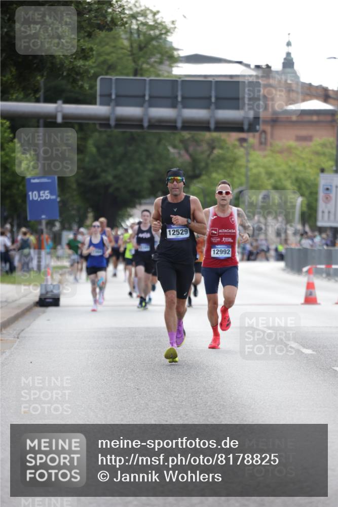 29.06.2025 - hella hamburg halbmarathon Jannik Wohlers http://msf.ph/oto/8178825 29.06.2025 09:42:28 Lombardsbrücke 5612, 7331, 7855, 9269, 11078, 11228, 12360, 12529, 12992, 13346, 14753, 14836, 17614, 18740, 19041, 19042, 19050, 19076, 19078 meine-sportfotos.de