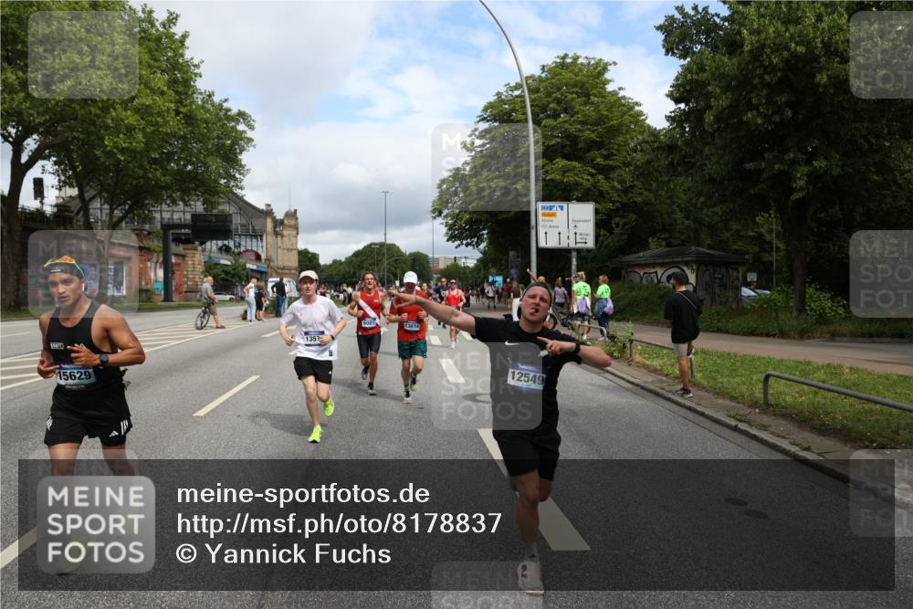 29.06.2025 - hella hamburg halbmarathon Yannick Fuchs http://msf.ph/oto/8178837 29.06.2025 10:42:34 20KM 1086, 1320, 1537, 1884, 1914, 2442, 3213, 3747, 4324, 4711, 5362, 6081, 6377, 6923, 7367, 8216, 8916, 9482, 9538, 9638, 10000, 11211, 11467, 12149, 12549, 12747, 12840, 13570, 13614, 14797, 14814, 14990, 15309, 15573, 15590, 15629, 15735, 15917, 16094, 16149, 16269, 16414, 16766, 17007, 17127, 18206, 18251, 18476, 18790, 18836, 18923, 19198 meine-sportfotos.de