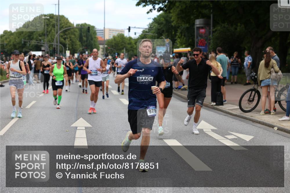 29.06.2025 - hella hamburg halbmarathon Yannick Fuchs http://msf.ph/oto/8178851 29.06.2025 11:20:35 20KM 1187, 1444, 2249, 2414, 3185, 3768, 3825, 3826, 4350, 5061, 5767, 5814, 6347, 7266, 7348, 7351, 8115, 8286, 8297, 9062, 9716, 10039, 12305, 12537, 12874, 13820, 14008, 14155, 14726, 14894, 15102, 15153, 15456, 16107, 16182, 16240, 16331, 16662, 16676, 16920, 17068, 18070, 18071, 18322, 18507, 18943 meine-sportfotos.de