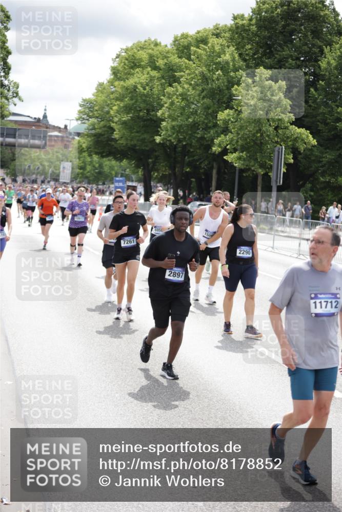29.06.2025 - hella hamburg halbmarathon Jannik Wohlers http://msf.ph/oto/8178852 29.06.2025 11:09:18 Lombardsbrücke 1601, 1605, 2290, 2897, 3017, 3135, 3137, 6959, 7261, 7879, 8018, 8137, 10850, 11712, 12109, 12199, 12617, 13635, 13636, 14109, 14259, 14710, 14850, 15069, 15742, 16013, 16914, 16969 meine-sportfotos.de