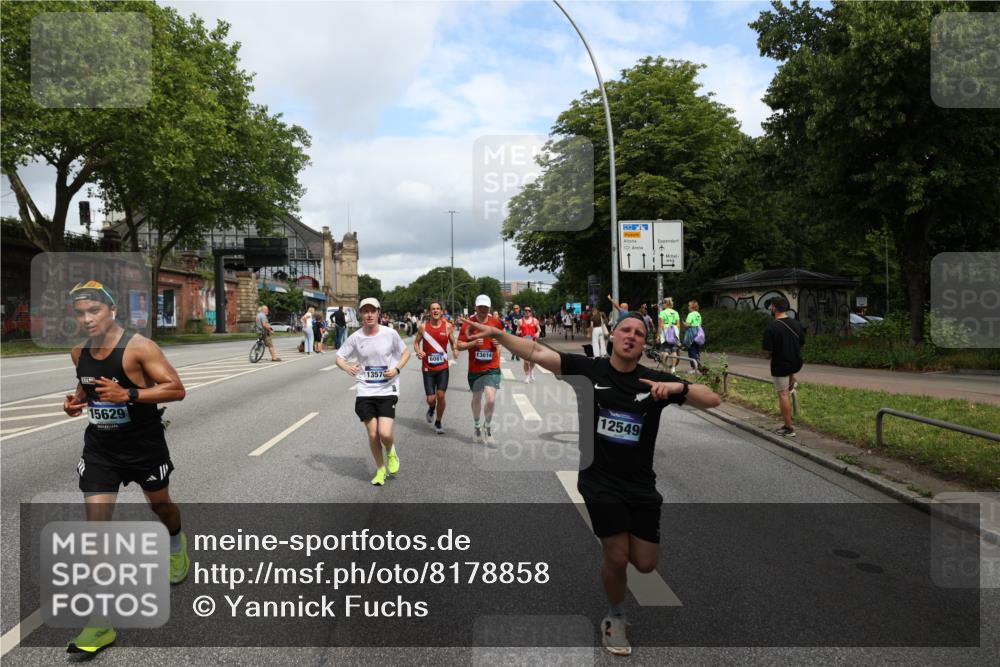 29.06.2025 - hella hamburg halbmarathon Yannick Fuchs http://msf.ph/oto/8178858 29.06.2025 10:42:34 20KM 1086, 1320, 1537, 1884, 1914, 2442, 3213, 3747, 4324, 4711, 5362, 6081, 6377, 6923, 7367, 8216, 8916, 9482, 9538, 9638, 10000, 11211, 11467, 12149, 12549, 12747, 12840, 13570, 13614, 14797, 14814, 14990, 15309, 15573, 15590, 15629, 15735, 15917, 16094, 16149, 16269, 16414, 16766, 17007, 17127, 18206, 18251, 18476, 18790, 18836, 18923, 19198 meine-sportfotos.de