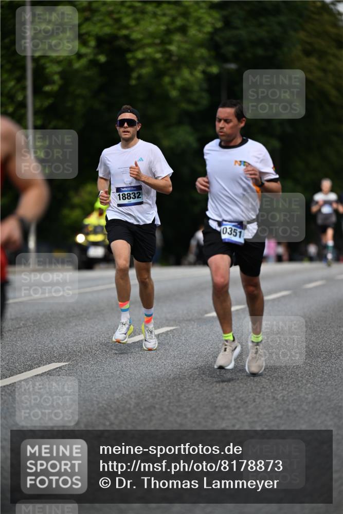 29.06.2025 - hella hamburg halbmarathon Dr. Thomas Lammeyer http://msf.ph/oto/8178873 29.06.2025 09:47:00 Kennedybrücke 1953, 2075, 2180, 2203, 2483, 3189, 3379, 8318, 8376, 9804, 10351, 11150 meine-sportfotos.de