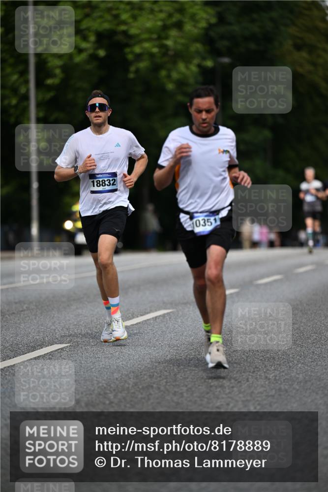 29.06.2025 - hella hamburg halbmarathon Dr. Thomas Lammeyer http://msf.ph/oto/8178889 29.06.2025 09:47:00 Kennedybrücke 1953, 2075, 2180, 2203, 2483, 3189, 3379, 8318, 8376, 9804, 10351, 11150 meine-sportfotos.de