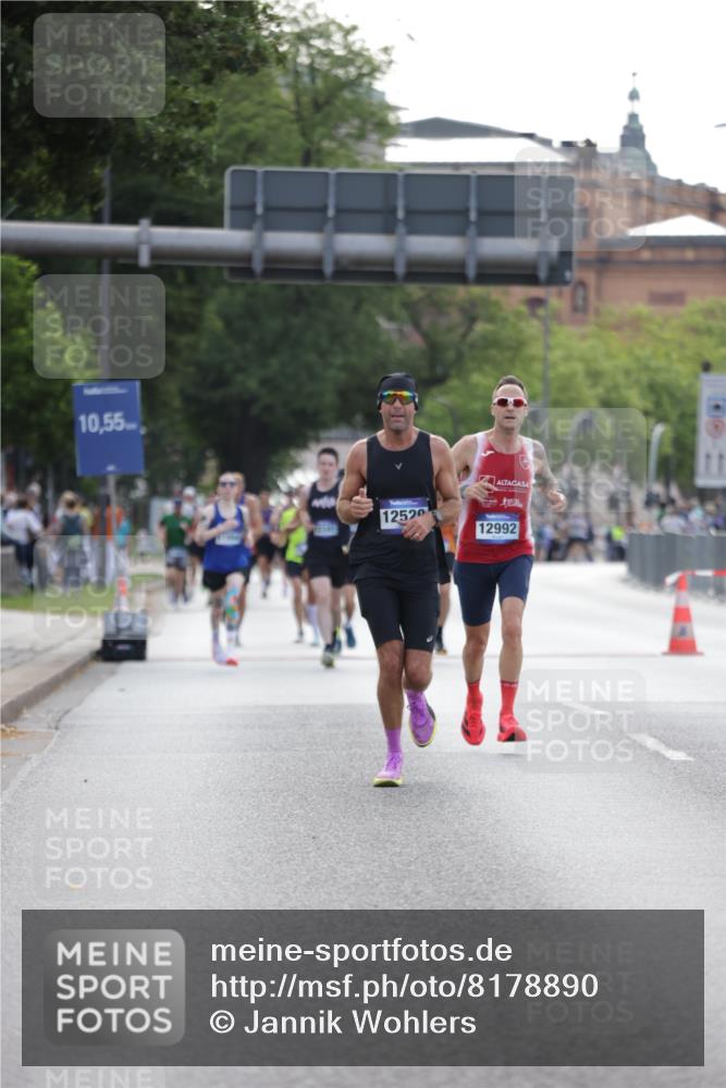 29.06.2025 - hella hamburg halbmarathon Jannik Wohlers http://msf.ph/oto/8178890 29.06.2025 09:42:28 Lombardsbrücke 5612, 7331, 7855, 9269, 11078, 11228, 12360, 12529, 12992, 13346, 14753, 14836, 17614, 18740, 19041, 19042, 19050, 19076, 19078 meine-sportfotos.de