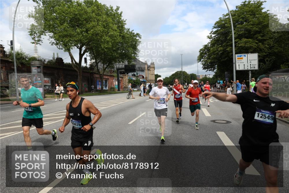 29.06.2025 - hella hamburg halbmarathon Yannick Fuchs http://msf.ph/oto/8178912 29.06.2025 10:42:35 20KM 1086, 1320, 1537, 1884, 1914, 2442, 3213, 3747, 4324, 4711, 5362, 6081, 6377, 6923, 7367, 8216, 8916, 9482, 9538, 9638, 10000, 11467, 12149, 12549, 12747, 12840, 13570, 13614, 14192, 14797, 14814, 14990, 15309, 15573, 15590, 15629, 15735, 15917, 15981, 16094, 16149, 16269, 16414, 16766, 17007, 17127, 18206, 18251, 18476, 18790, 18923, 19198 meine-sportfotos.de