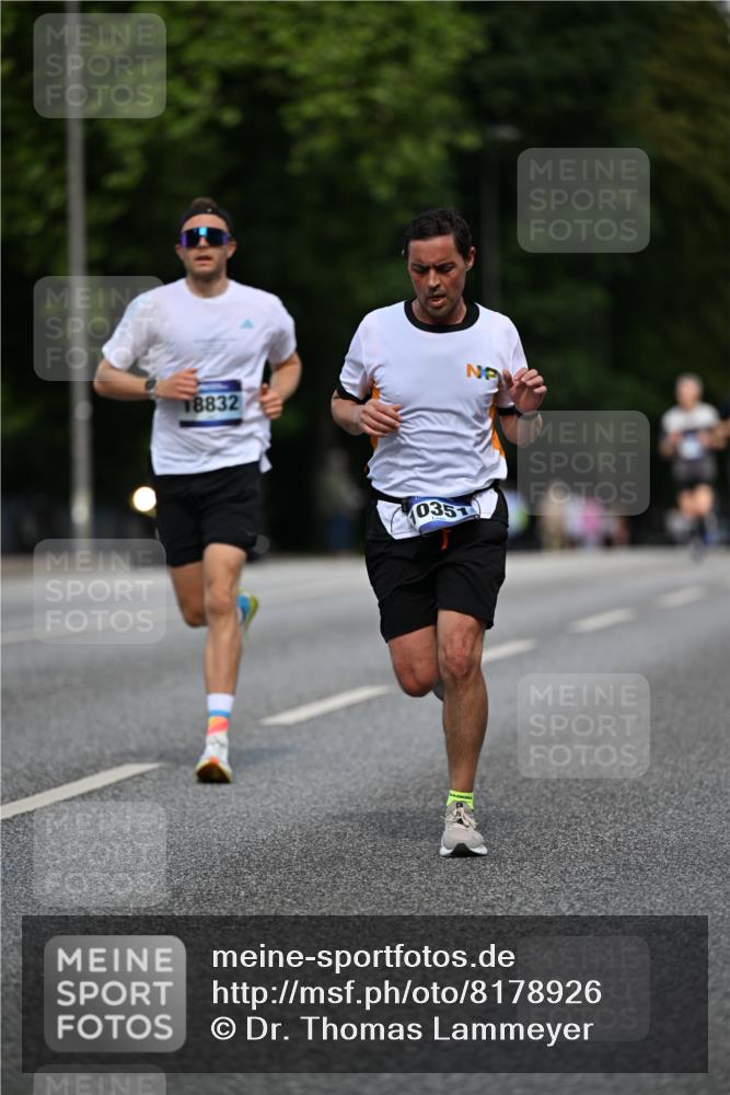 29.06.2025 - hella hamburg halbmarathon Dr. Thomas Lammeyer http://msf.ph/oto/8178926 29.06.2025 09:47:00 Kennedybrücke 1953, 2075, 2180, 2203, 2483, 3189, 3379, 8318, 8376, 9804, 10351, 11150 meine-sportfotos.de