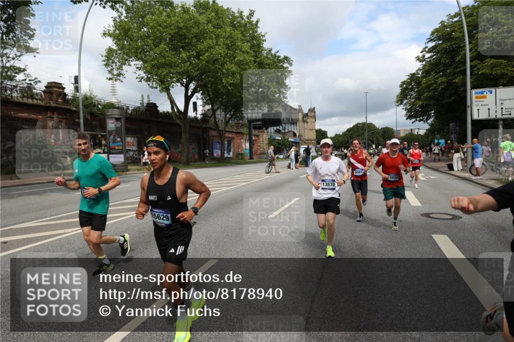 29.06.2025 - hella hamburg halbmarathon Yannick Fuchs http://msf.ph/oto/8178940 29.06.2025 10:42:35 20KM 1086, 1320, 1537, 1884, 1914, 2442, 3213, 3747, 4324, 4711, 5362, 6081, 6377, 6923, 7367, 8216, 8916, 9482, 9538, 9638, 10000, 11467, 12149, 12549, 12747, 12840, 13570, 13614, 14192, 14797, 14814, 14990, 15309, 15573, 15590, 15629, 15735, 15917, 15981, 16094, 16149, 16269, 16414, 16766, 17007, 17127, 18206, 18251, 18476, 18790, 18923, 19198 meine-sportfotos.de
