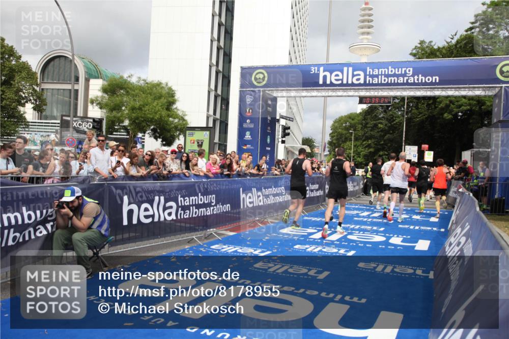 29.06.2025 - hella hamburg halbmarathon Michael Strokosch http://msf.ph/oto/8178955 29.06.2025 10:39:23 Ziel 2044, 4565, 5752, 6037, 8319, 8925, 12046, 13479, 14311, 14359, 15866, 17646 meine-sportfotos.de
