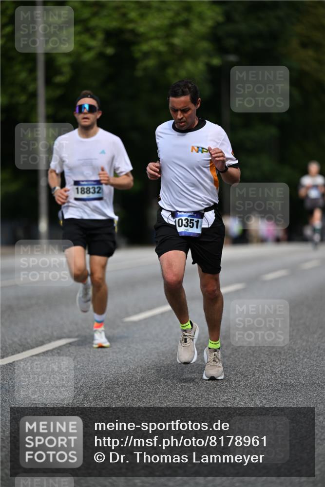 29.06.2025 - hella hamburg halbmarathon Dr. Thomas Lammeyer http://msf.ph/oto/8178961 29.06.2025 09:47:00 Kennedybrücke 1953, 2075, 2180, 2203, 2483, 3189, 3379, 8318, 8376, 9804, 10351, 11150 meine-sportfotos.de