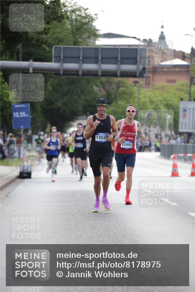 29.06.2025 - hella hamburg halbmarathon Jannik Wohlers http://msf.ph/oto/8178975 29.06.2025 09:42:28 Lombardsbrücke 5612, 7331, 7855, 9269, 11078, 11228, 12360, 12529, 12992, 13346, 14753, 14836, 17614, 18740, 19041, 19042, 19050, 19076, 19078 meine-sportfotos.de