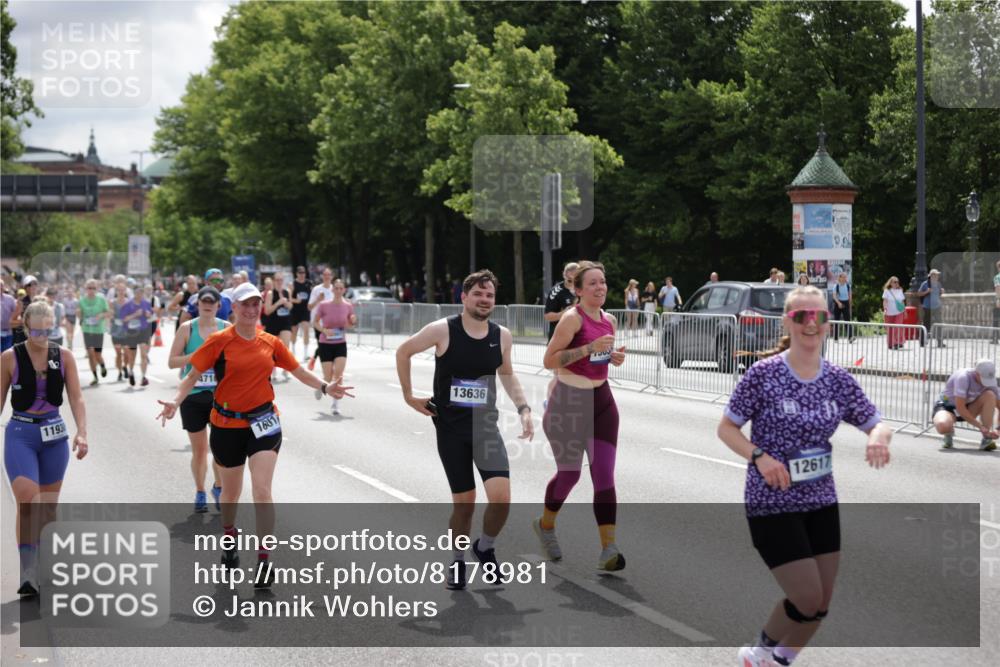 29.06.2025 - hella hamburg halbmarathon Jannik Wohlers http://msf.ph/oto/8178981 29.06.2025 11:09:24 Lombardsbrücke 1299, 1301, 1601, 1605, 2694, 2724, 2726, 2897, 3017, 3135, 3137, 6434, 6959, 7261, 8018, 9300, 11712, 11894, 12085, 12109, 12617, 13635, 13636, 13858, 13907, 14109, 14259, 14710, 14850, 15069, 15181, 15440, 15638, 15742, 16013, 16969 meine-sportfotos.de