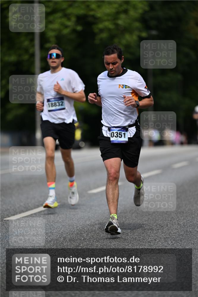 29.06.2025 - hella hamburg halbmarathon Dr. Thomas Lammeyer http://msf.ph/oto/8178992 29.06.2025 09:47:00 Kennedybrücke 1953, 2075, 2180, 2203, 2483, 3189, 3379, 8318, 8376, 9804, 10351, 11150 meine-sportfotos.de