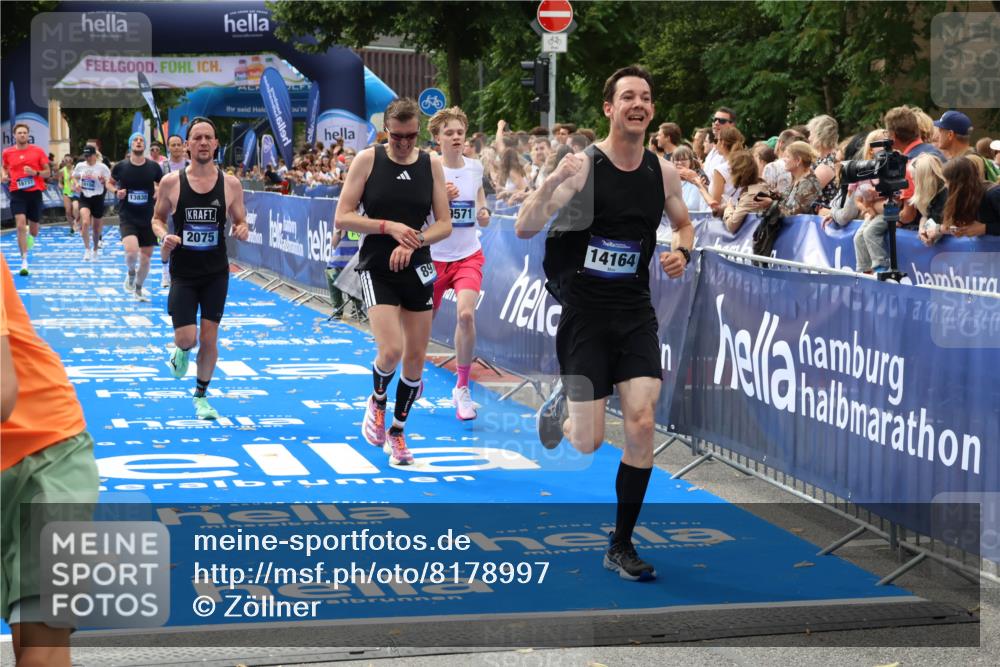 29.06.2025 - hella hamburg halbmarathon Zöllner http://msf.ph/oto/8178997 29.06.2025 10:29:27 Ziel 2075, 8975, 9571, 10156, 12234, 13838, 14164, 15880, 16118, 18737, 19203 meine-sportfotos.de