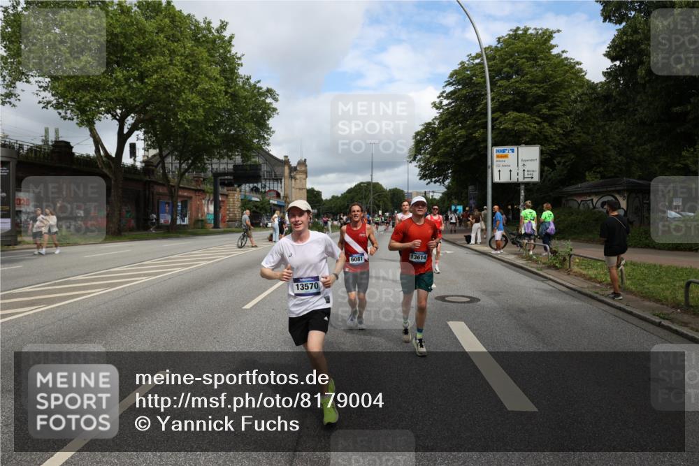 29.06.2025 - hella hamburg halbmarathon Yannick Fuchs http://msf.ph/oto/8179004 29.06.2025 10:42:35 20KM 1086, 1320, 1537, 1884, 1914, 2442, 3213, 3747, 4324, 4711, 5362, 6081, 6377, 6923, 7367, 8216, 8916, 9482, 9538, 9638, 10000, 11467, 12149, 12549, 12747, 12840, 13570, 13614, 14192, 14797, 14814, 14990, 15309, 15573, 15590, 15629, 15735, 15917, 15981, 16094, 16149, 16269, 16414, 16766, 17007, 17127, 18206, 18251, 18476, 18790, 18923, 19198 meine-sportfotos.de