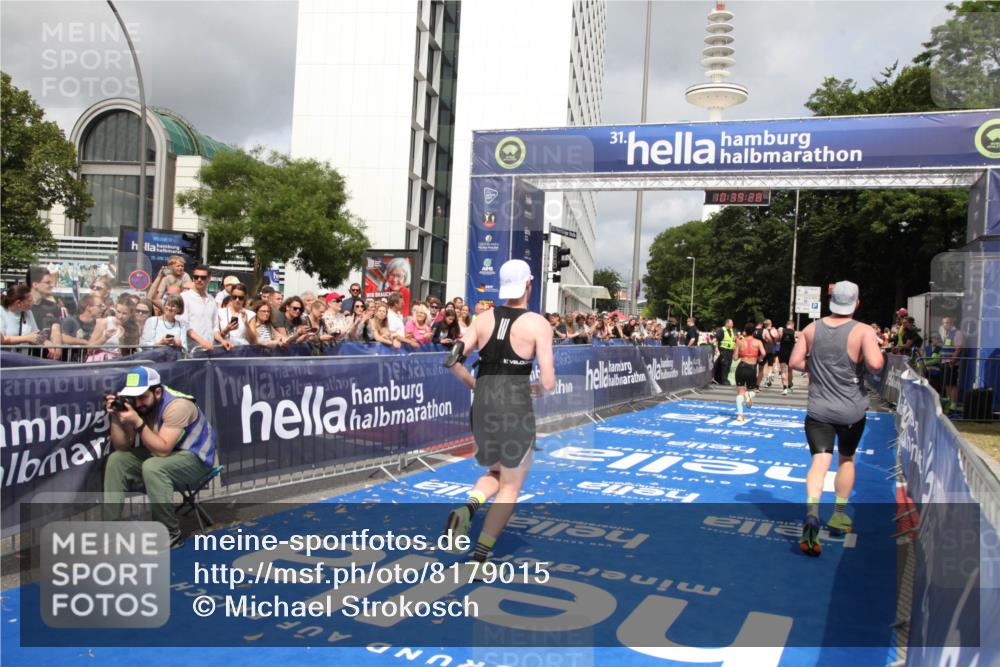29.06.2025 - hella hamburg halbmarathon Michael Strokosch http://msf.ph/oto/8179015 29.06.2025 10:39:27 Ziel 2546, 2972, 6037, 6152, 8346, 12335, 12372, 14359, 15013, 15866 meine-sportfotos.de