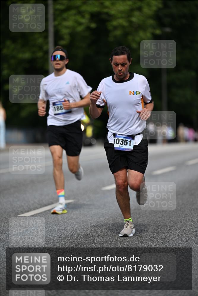 29.06.2025 - hella hamburg halbmarathon Dr. Thomas Lammeyer http://msf.ph/oto/8179032 29.06.2025 09:47:01 Kennedybrücke 1953, 2075, 2180, 2203, 2483, 3189, 3379, 8318, 8376, 9804, 10351, 11150 meine-sportfotos.de