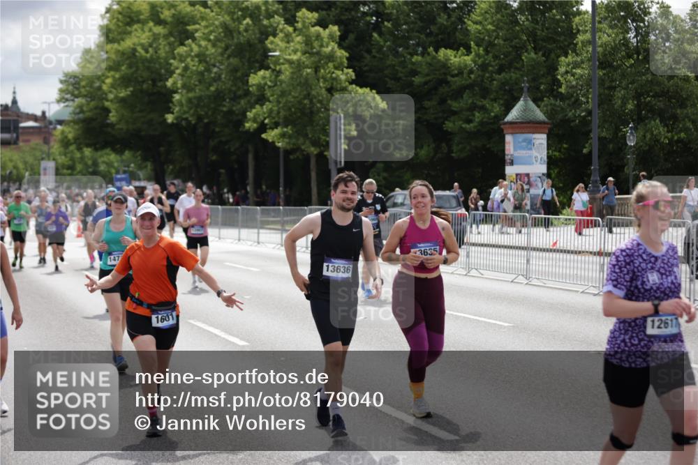 29.06.2025 - hella hamburg halbmarathon Jannik Wohlers http://msf.ph/oto/8179040 29.06.2025 11:09:25 Lombardsbrücke 1299, 1301, 1601, 1605, 2694, 2724, 2726, 2897, 3017, 3135, 3137, 6434, 6959, 7261, 9300, 11712, 11894, 12085, 12109, 12617, 13635, 13636, 13858, 13907, 14109, 14259, 14710, 14850, 15069, 15181, 15440, 15638, 15742, 16013, 16969 meine-sportfotos.de