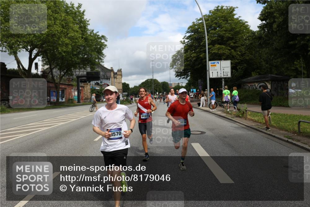 29.06.2025 - hella hamburg halbmarathon Yannick Fuchs http://msf.ph/oto/8179046 29.06.2025 10:42:35 20KM 1086, 1320, 1537, 1884, 1914, 2442, 3213, 3747, 4324, 4711, 5362, 6081, 6377, 6923, 7367, 8216, 8916, 9482, 9538, 9638, 10000, 11467, 12149, 12549, 12747, 12840, 13570, 13614, 14192, 14797, 14814, 14990, 15309, 15573, 15590, 15629, 15735, 15917, 15981, 16094, 16149, 16269, 16414, 16766, 17007, 17127, 18206, 18251, 18476, 18790, 18923, 19198 meine-sportfotos.de