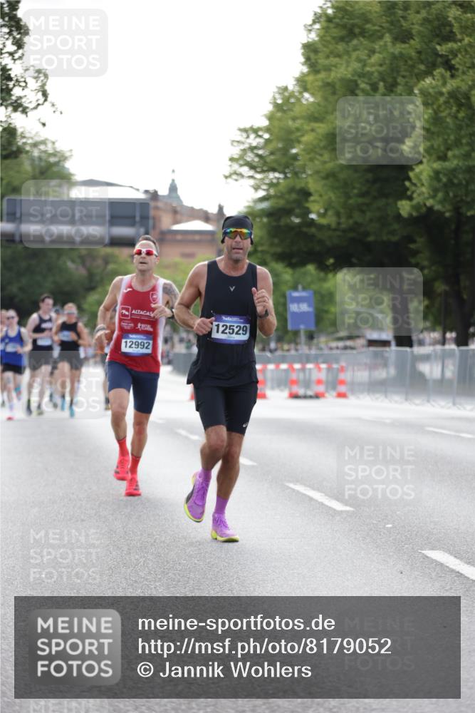 29.06.2025 - hella hamburg halbmarathon Jannik Wohlers http://msf.ph/oto/8179052 29.06.2025 09:42:31 Lombardsbrücke 5612, 7331, 7855, 9269, 11228, 12360, 12529, 12992, 13346, 14753, 14836, 17614, 18740, 19041, 19042, 19050, 19076, 19078 meine-sportfotos.de